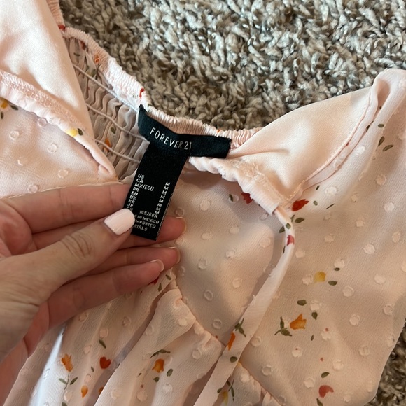 Forever 21 Top Size MEDIUM - Picture 2 of 2